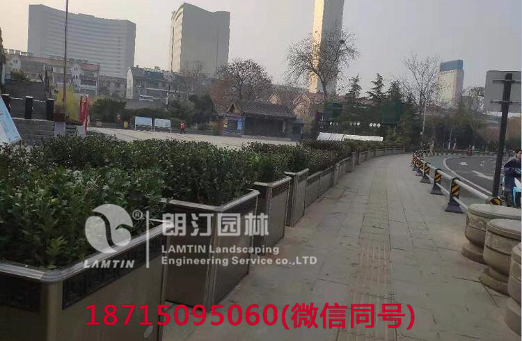 解放閣廣場道路隔離